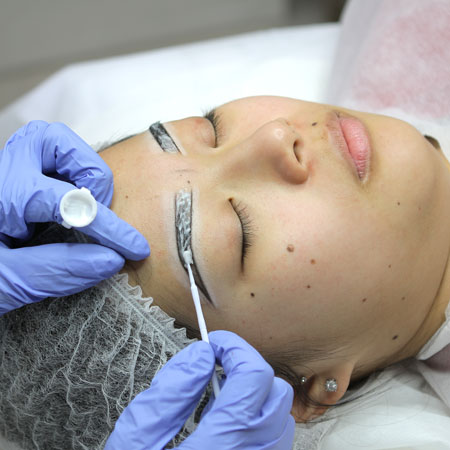 3. WE APPLY NUMBING CREAM SO YOU ARE 100-PERCENT COMFORTABLE THROUGHOUT THE PROCEDURE.